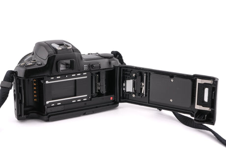 Nikon F-601 + 35-70mm f3.3-4.5 AF Nikkor Lens