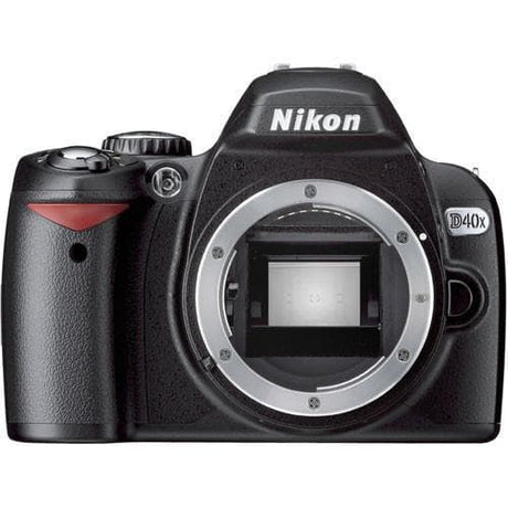 D40X Reflex - Noir + Nikon AF-S DX Zoom Nikkor 18-55 mm f/3.5-5.6G ED II f/3.5-5.6GII