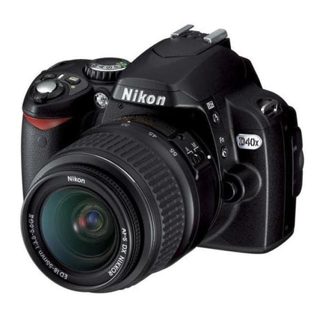 D40X Reflex - Noir + Nikon AF-S DX Zoom Nikkor 18-55 mm f/3.5-5.6G ED II f/3.5-5.6GII