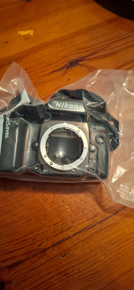 Nikon F-801 S
