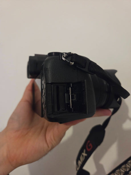 Panasonic Lumix DMC - G85