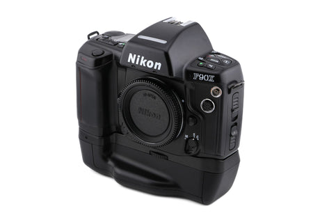 Nikon F90X + Bloc-pile MB-10