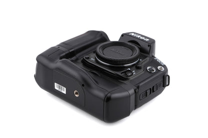 Nikon F90X + Bloc-pile MB-10