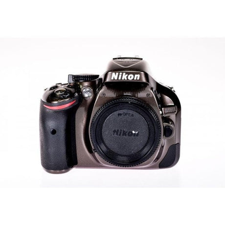 SLR D5200 - Bruin + Nikon AF-S Nikkor DX 18-55mm f/3.5-5.6 G VR II f/3.5-5.6