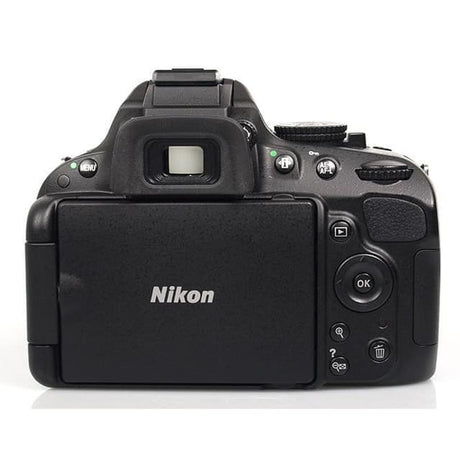 D5000 Reflex - Noir + Nikon AF-S Nikkor DX VR 18-55mm f/3.5-5.6 VR + AF-S Nikkor DX 55-200mm f/4-5.6G ED VR f/3.5-5.6 + f/4-5.6