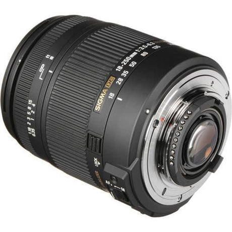 Sigma Nikon F 18-250mm f/3.5-6.3 Objectieven