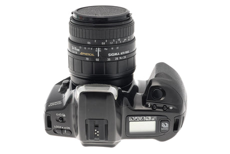 Minolta Dynax 300si + 24-70mm f3,5-5,6 AF Asphérique