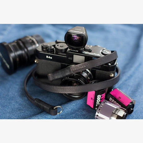 Tokyo #104 - Zwarte leren camerariem