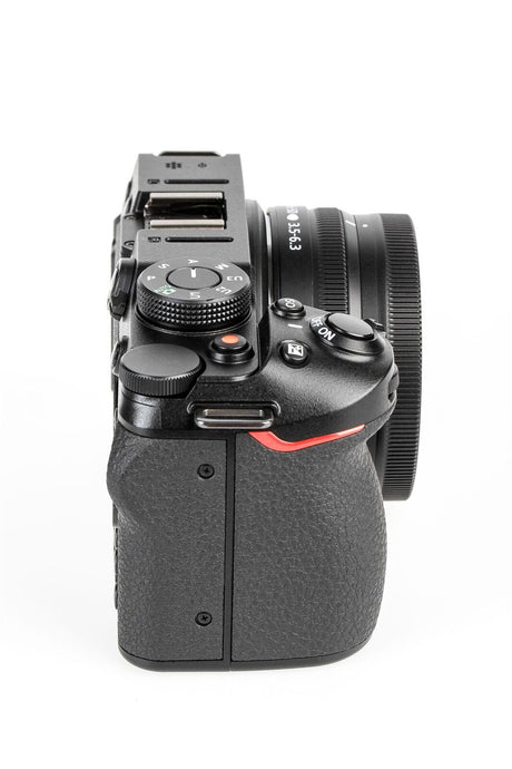 Nikon Z30 avec NIKKOR Z DX 16-50/3,5-6,3 VR