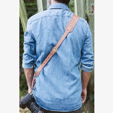 Berlin #603 - Camera riem van getanneerd schouderleer